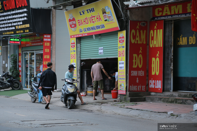 Hà Nội: Hàng quán bán hàng mang về, dịch vụ ship đồ ăn tận nhà được mùa nở rộ - Ảnh 1.