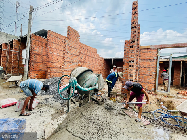 Chủ tịch phường bị chống đối, hăm doạ khi đi kiểm tra nhà xây dựng trái phép - Ảnh 1.