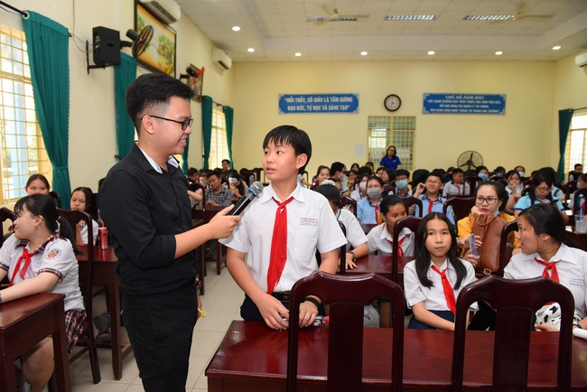 Đừng dùng câu &quot;Nhà trường cấm nên con không được xăm hình&quot;, ThS tâm lý chỉ ra tác dụng ngược - Ảnh 2.