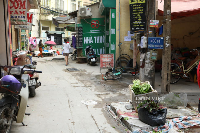 Hà Nội: Nắp cống &quot;lộ thiên&quot;, người dân bức xúc vì sửa mãi không xong - Ảnh 4.