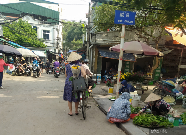 Chợ cóc vẫn hoạt động rầm rộ sau khi Hà Nội ban hành lệnh cấm để chống dịch COVID-19 - Ảnh 9.