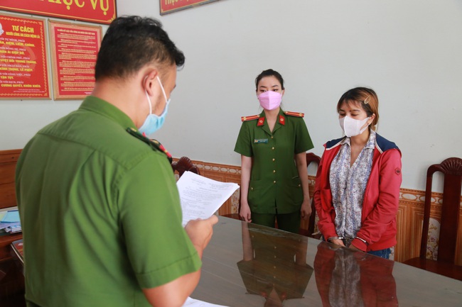Đà Nẵng: Bắt nữ Giám đốc ngân hàng lừa đảo chiếm đoạt gần 15 tỷ đồng - Ảnh 1.