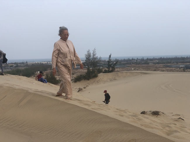 Sống ở những sa mạc cát lớn nhất Việt Nam (kỳ 4): Làm giàu bên sa mạc cát  - Ảnh 3.