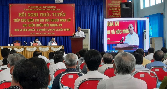 Chủ tịch nước Nguyễn Xuân Phúc tiếp xúc cử tri: Kiên quyết giải quyết quyền lợi của người dân do dính đến dự án treo - Ảnh 1.