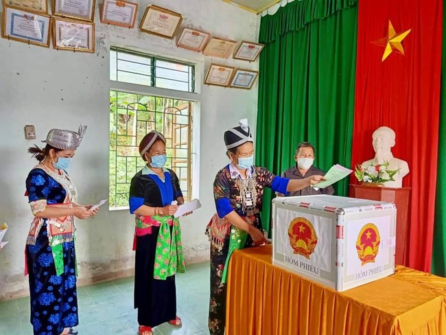 Gần 43 ngàn cử tri vùng cao Nghệ An đi bầu cử sớm   - Ảnh 6.