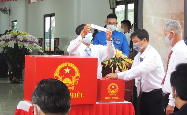 Thủ tướng Phạm Minh Chính hoàn thành bỏ phiếu - Ảnh 6.