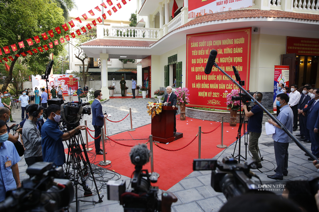 Hình ảnh Tổng Bí thư Nguyễn Phú Trọng bỏ phiếu bầu cử tại quận Hai Bà Trưng, Hà Nội - Ảnh 4.