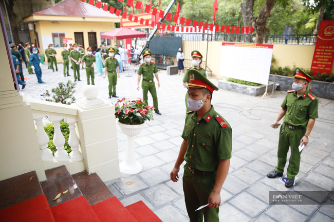 Hình ảnh Tổng Bí thư Nguyễn Phú Trọng bỏ phiếu bầu cử tại quận Hai Bà Trưng, Hà Nội - Ảnh 6.