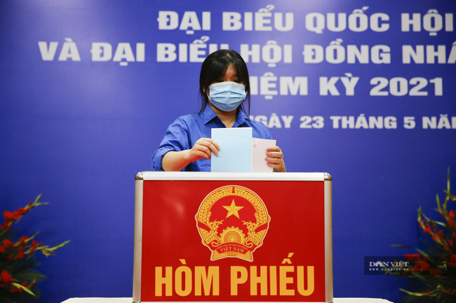 Hình ảnh Tổng Bí thư Nguyễn Phú Trọng bỏ phiếu bầu cử tại quận Hai Bà Trưng, Hà Nội - Ảnh 9.