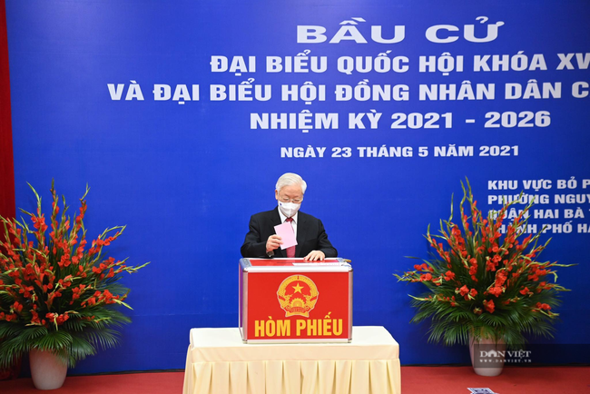 Hình ảnh Tổng Bí thư Nguyễn Phú Trọng bỏ phiếu bầu cử tại quận Hai Bà Trưng, Hà Nội - Ảnh 4.