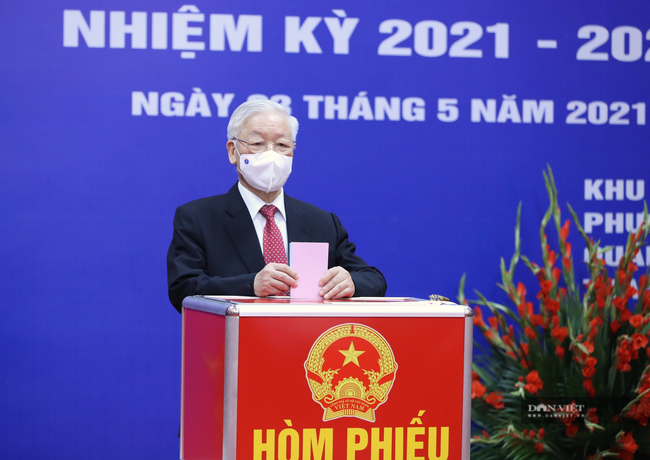 Hình ảnh Tổng Bí thư Nguyễn Phú Trọng bỏ phiếu bầu cử tại quận Hai Bà Trưng, Hà Nội - Ảnh 3.