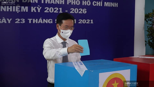 ẢNH: Cận cảnh Chủ tịch nước Nguyễn Xuân Phúc, ông Trương Tấn Sang, Nguyễn Tấn Dũng bỏ phiếu tại TP.HCM - Ảnh 12.