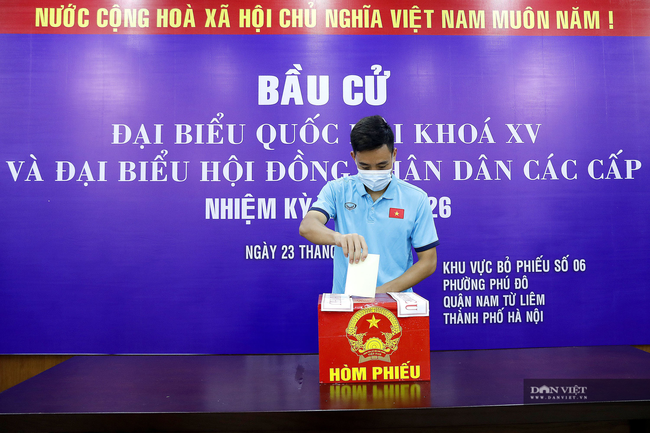 Dàn soái ca của đội tuyển Việt Nam hào hứng bầu cử đại biểu Quốc Hội - Ảnh 4.