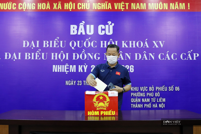 Dàn soái ca của đội tuyển Việt Nam hào hứng bầu cử đại biểu Quốc Hội - Ảnh 5.