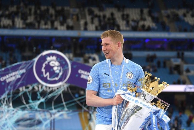 Cận cảnh Man City nâng cúp bạc Premier League cùng hàng vạn CĐV - Ảnh 2.