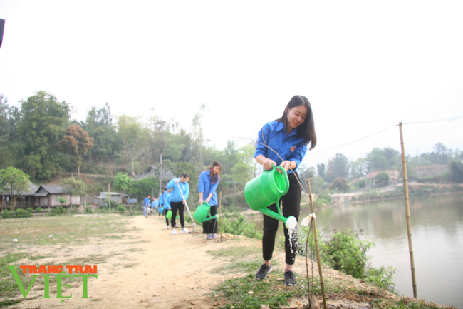 Tuổi trẻ Than Uyên chung sức xây dựng nông thôn mới - Ảnh 1.