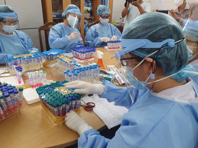 Nữ sinh ở Đà Nẵng qua 4 lần xét nghiệm mới phát hiện mắc Covid-19 - Ảnh 1.