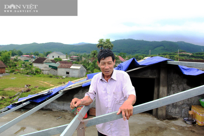  Lốc xoáy bất ngờ ập đến trong đêm, cuốn phăng hàng chục mái nhà người dân Hà Tĩnh  - Ảnh 3.