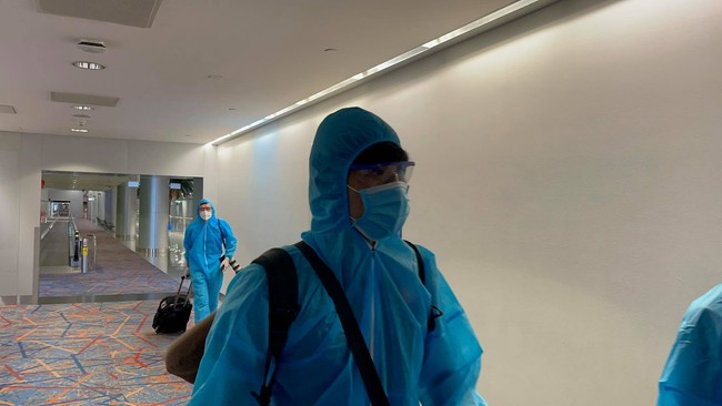 ĐT Việt Nam gặp sự cố, 1 người bị bỏ lại ở sân bay Dubai - Ảnh 17.
