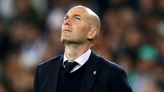 Zidane có mùa giải đầu tiên trắng tay với Real Madrid trên cương vị HLV.