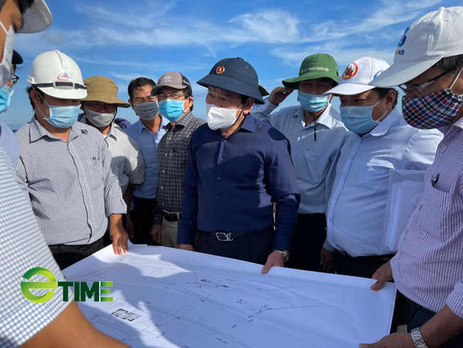 Quảng Ngãi:
Chủ tịch tỉnh kiểm tra hiện trường một số dự án trọng điểm ở Lý Sơn
 - Ảnh 8.