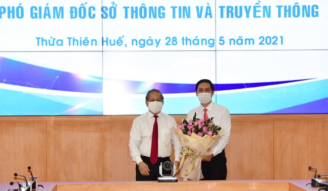 TT-Huế: Bổ nhiệm lãnh đạo chủ chốt các Sở Công Thương, TT&TT và Văn phòng UBND tỉnh  - Ảnh 2.