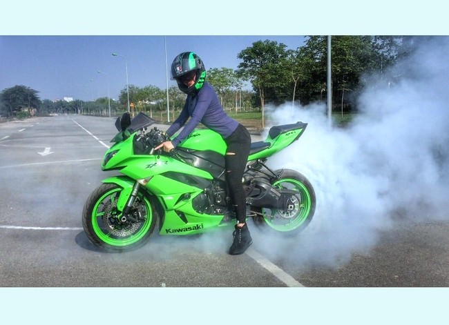 Người mẫu mê xe mô tô phân khối lớn Khánh Linh - Ảnh 6.