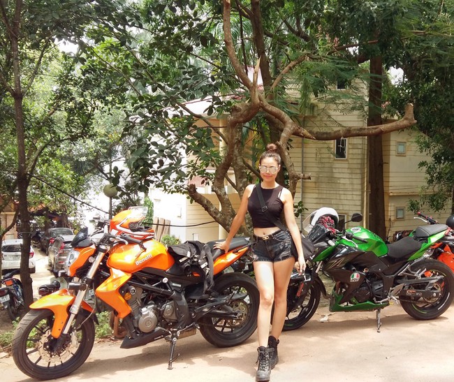 Người mẫu mê xe mô tô phân khối lớn Khánh Linh - Ảnh 2.