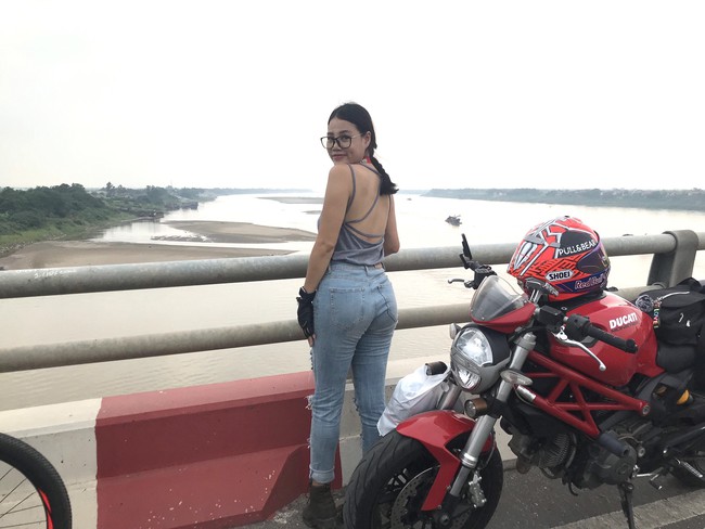 Người mẫu mê xe mô tô phân khối lớn Khánh Linh - Ảnh 10.