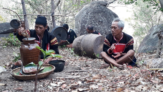 Thăm khu di tích lịch sử, nơi có 14 vị vua nghèo có khả năng hô mưa, gọi gió - Ảnh 9.