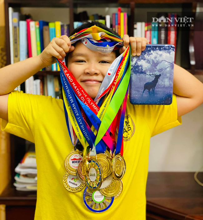 Chuyện bất ngờ về cậu bé tiểu học: Chỉ trong một năm giành 26 huy chương trong nước và quốc tế  - Ảnh 1.