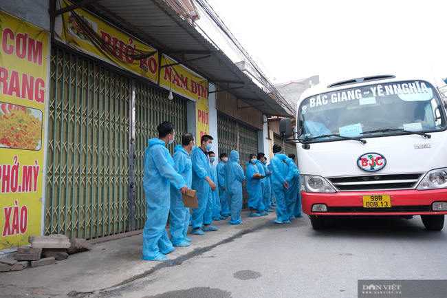 Ảnh: Lạng Sơn đón 1.062 công nhân từ tâm dịch Bắc Giang về địa phương - Ảnh 14.