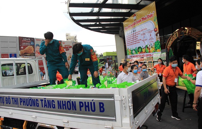 Ấm áp những &quot;Gian hàng 0 đồng&quot;, &quot;Suất ăn yêu thương&quot; giữa lòng phong tỏa - Ảnh 1.