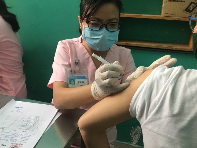 Các doanh nghiệp bất động sản đề nghị được hỗ trợ pháp lý khai thác nguồn cung vaccine - Ảnh 1.