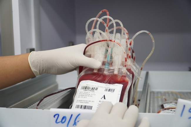 Lượng máu dự trữ gần chạm đáy, Bệnh viện Chợ Rẫy khẩn thiết kêu gọi người dân hiến máu - Ảnh 3.