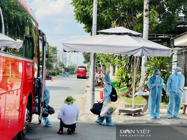 Công ty ở Bình Dương có 2 ca mắc Covid-19, hơn 600 công nhân phải đi cách ly tập trung - Ảnh 5.