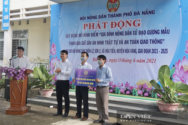 “Gia đình nông dân xứ đạo gương mẫu tham gia giữ gìn an ninh trật tự và an toàn giao thông” - Ảnh 3.