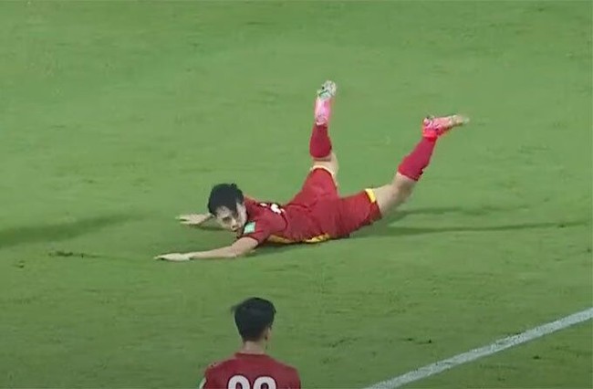 Chỉ trích Văn Toàn vì quả penalty, Malaysia đã thua Việt Nam toàn diện - Ảnh 1.