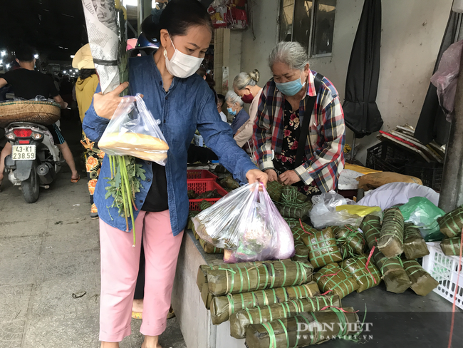 Đà Nẵng: Thị trường Tết Đoan Ngọ dồi dào hàng hóa nhưng sức mua yếu, tiểu thương ngao ngán mời khách - Ảnh 6.