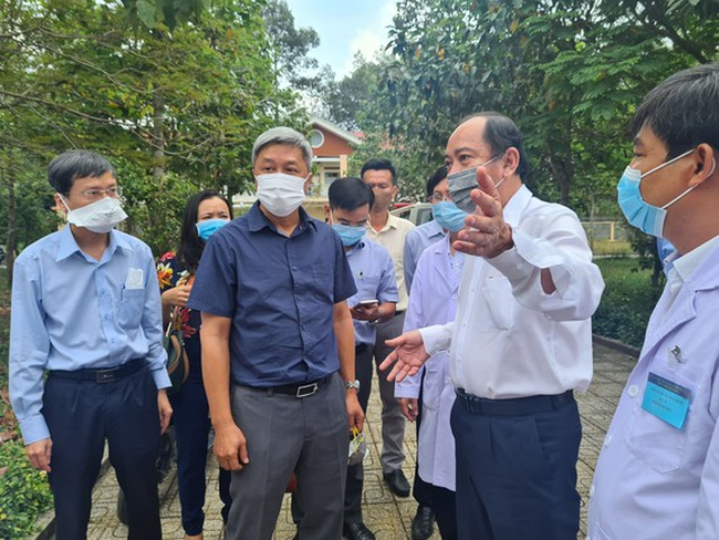 Thứ trưởng Bộ Y tế Nguyễn Trường Sơn lại &quot;cắm chốt&quot; chống dịch Covid-19 tại TP HCM - Ảnh 1.