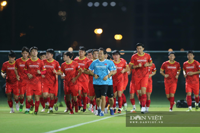 Trợ lý Lee Young-jin sẽ thay thầy Park chỉ đạo trận Việt Nam - UAE - Ảnh 1.