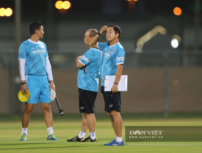Trợ lý Lee Young-jin sẽ thay thầy Park chỉ đạo trận Việt Nam - UAE - Ảnh 3.