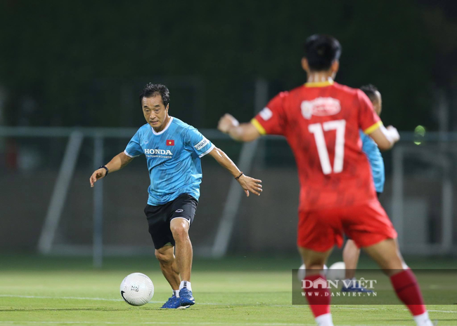 Trợ lý Lee Young-jin sẽ thay thầy Park chỉ đạo trận Việt Nam - UAE - Ảnh 8.