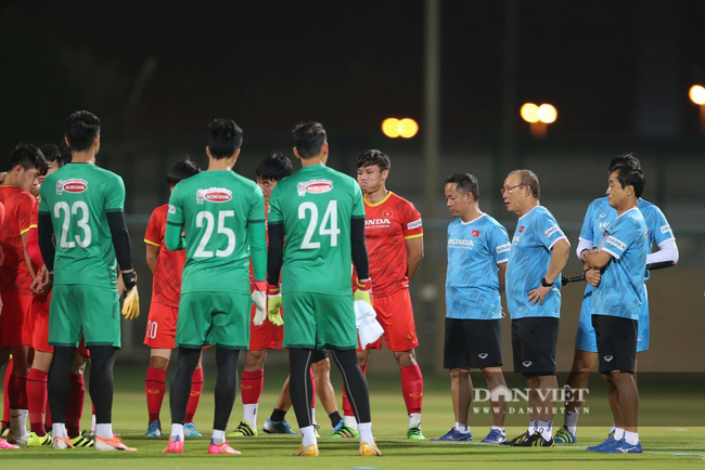 Trợ lý Lee Young-jin sẽ thay thầy Park chỉ đạo trận Việt Nam - UAE - Ảnh 9.