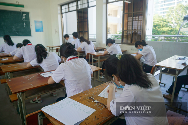 Kỳ thi tuyển sinh lớp 10 tại Đà Nẵng: &quot;Đề thi văn dễ thở, phù hợp trong thời điểm dịch bệnh&quot; - Ảnh 5.