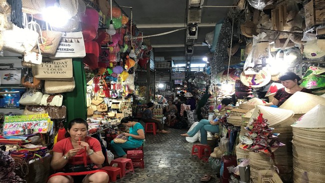 TT-Huế: Hàng trăm quầy hàng tại chợ Đông Ba đóng cửa vì vắng khách chưa từng thấy - Ảnh 3.