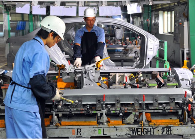 Lao động Việt Nam làm việc tại xưởng sản xuất ô tô tại Nhật Bản - Ảnh: Công ty XKLĐ LOD