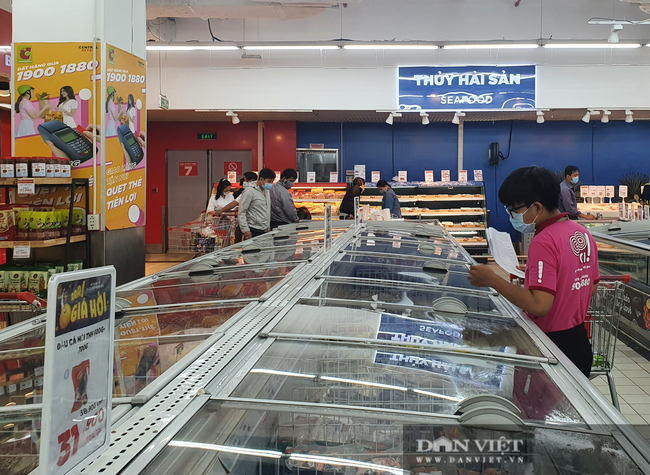TP.HCM giãn cách xã hội: Người dân đi siêu thị online, mua thịt cá qua điện thoại tăng đột biến - Ảnh 1.