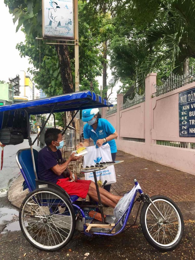 San sẻ yêu thương giữa Sài thành (kỳ 1): Mang nụ cười cho người nghèo khó  - Ảnh 3.