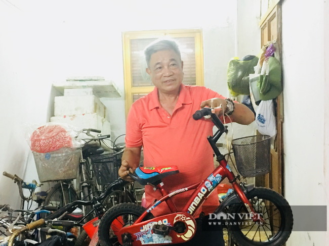 Ninh Bình: U70 phục chế xe đạp cũ tặng học sinh nghèo vượt khó - Ảnh 2.